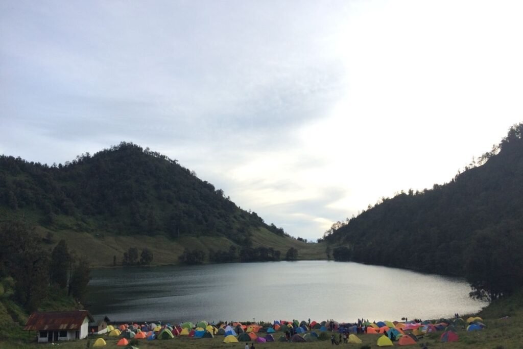 Cuaca Buruk, Pendakian Gunung Semeru Ditutup Lagi