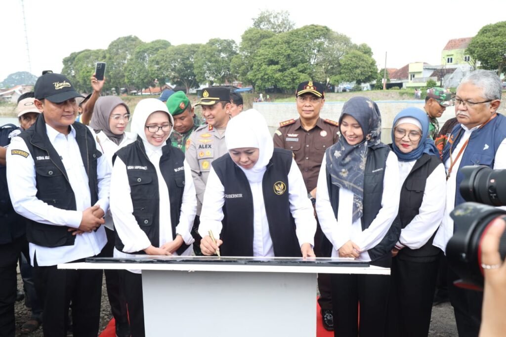 Gubernur Khofifah Resmikan Dam Boreng Lumajang, Petani Senang