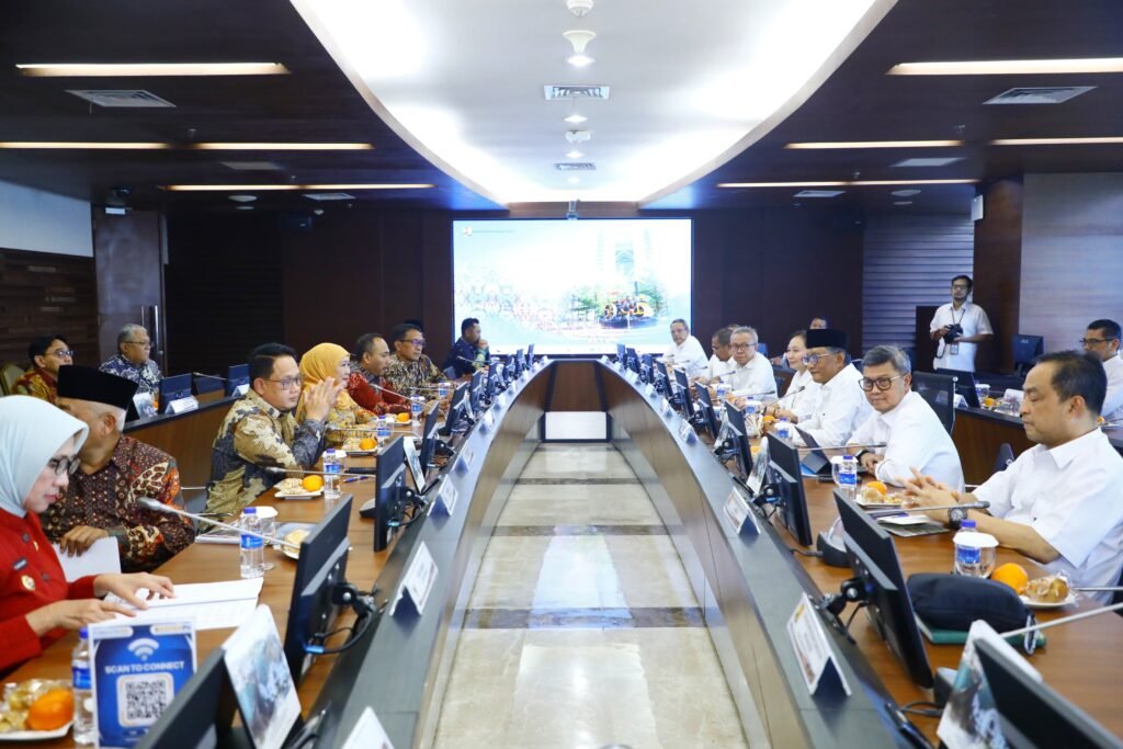 Bupati Lumajang dan Gubernur Jatim Temui Kementerian PUPR, Sat-set Perbaiki Infrastruktur!