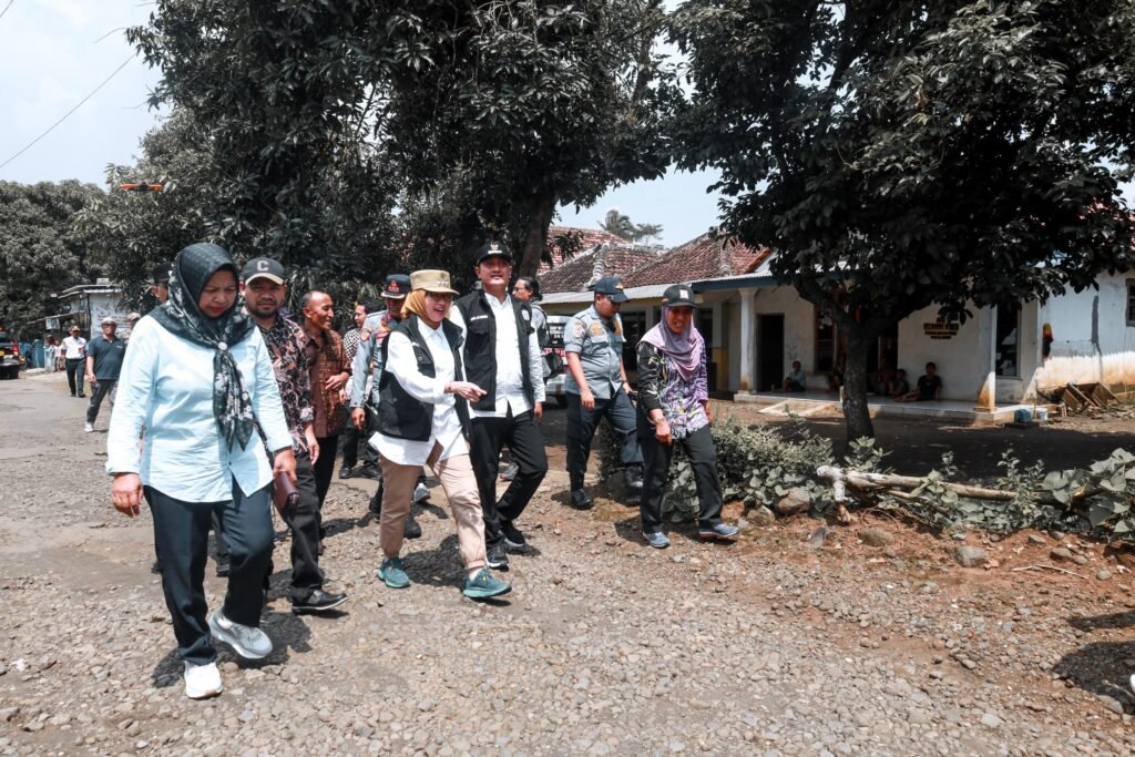 Bupati Lumajang dan Wakil Bupati Sisir 11 Titik Jalan Rusak, Perbaikan Dimulai Akhir Juni