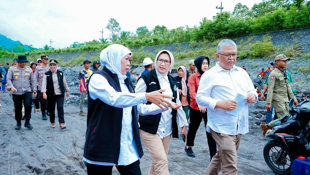 Gubernur Jawa Timur Cek Tanggul Terkikis di Sungai Bondeli