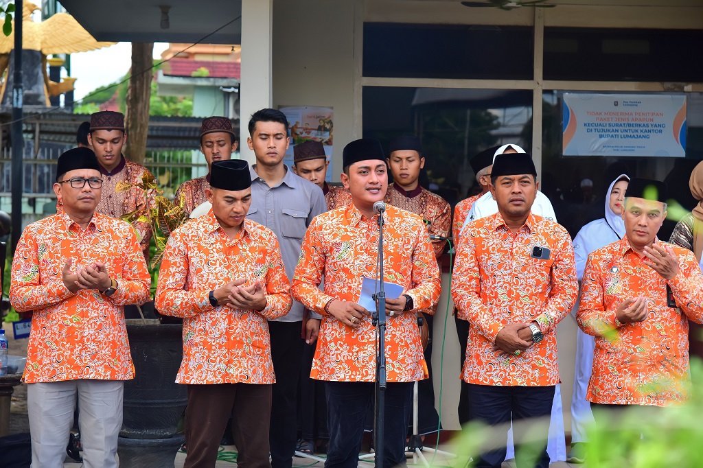 Tangis Haru Warnai Keberangkatan Kloter Terakhir Haji Lumajang