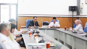 “Kami memandang ini bukan sekadar kerja sama administratif, tapi langkah nyata untuk menjawab kebutuhan pendidikan lintas wilayah. Masyarakat kita saling terhubung secara geografis dan sosial, sudah saatnya sistem kita juga terhubung,” ujar Plt. Sekretaris Dindikbud Lumajang, Yusuf Ageng Pangestu, Rabu (28/5/2025).