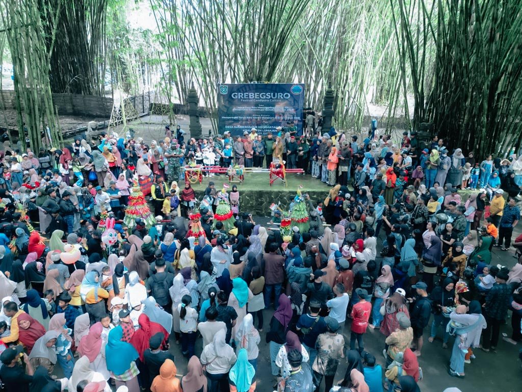 Grebeg Suro di Kaki Semeru: Doa, Sayur, dan Harapan yang Dilempar ke Langit