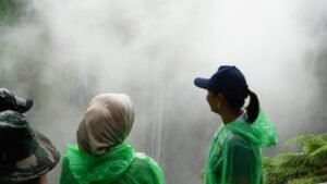 Kunjungi Tumpak Sewu, Wamenpar Ni Luh Puspa Tekankan Pentingnya Sertifikasi Guide Wisata