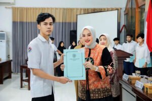 17 Warga Lumajang Terima Ijazah Kejar Paket, PKK Dorong Akses Pendidikan Non-Formal