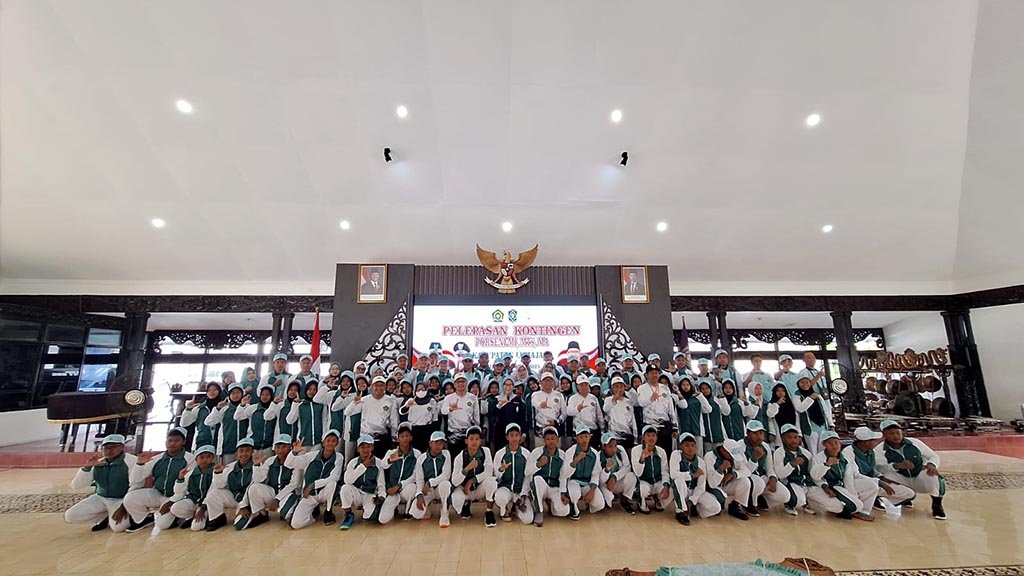 307 Pelajar Madrasah Lumajang Dilepas ke Porseni Jatim, Bunda Indah: “Bertandinglah dengan Akhlakul Karimah”