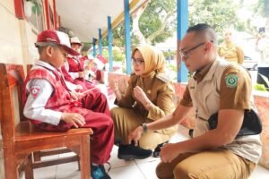 Giliran Siswa Kedungjajang yang Dapat Sepatu Gratis
