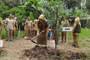 Pemkab Lumajang Tanam Pohon di Sumber Mrutu, Dorong Pelestarian Air dan Ekowisata