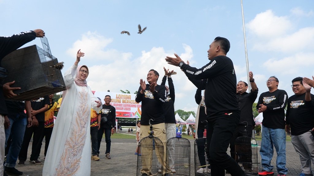 Ribuan Kicau Mania Ramaikan Wakil Bupati Cup 2025 di Alun-Alun Lumajang