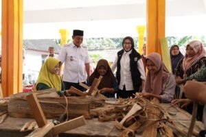Pemkab Lumajang Serahkan Alat Produksi, Dorong UMKM Desa Duren Naik Kelas
