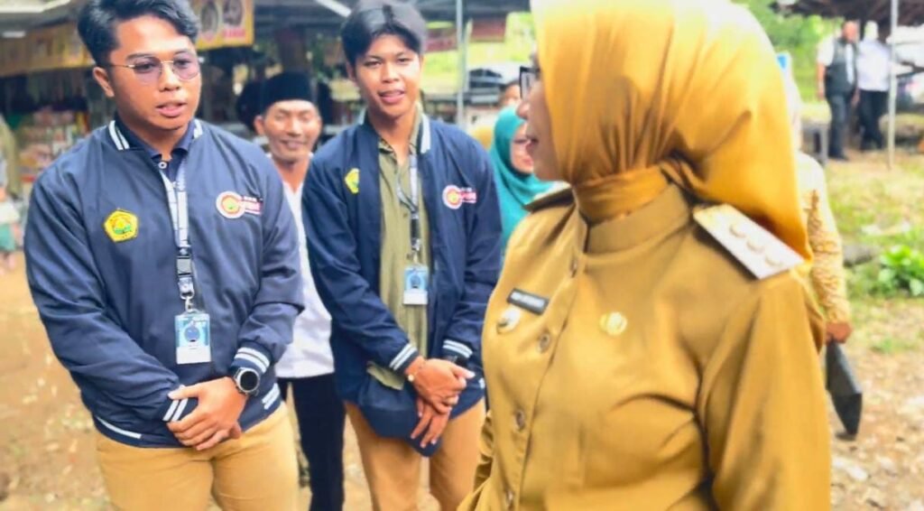 Mahasiswa KKN Kolaboratif UNEJ-UIJ Dukung Program "Setor Madu" di Desa Pandansari