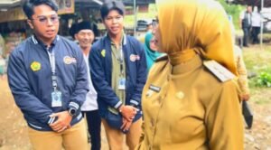 Mahasiswa KKN Kolaboratif UNEJ-UIJ Dukung Program "Setor Madu" di Desa Pandansari