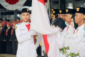 Bupati Kukuhkan 75 Anggota Paskibraka Lumajang 2025