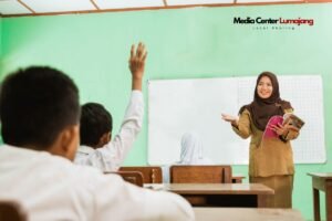 Bukan Cuma Ngajar! Ini Peluang Bisnis Sampingan Guru yang Sedang Tren