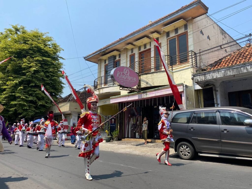 36 Tim Drumband Meriahkan Alun-alun Lumajang, Bupati: Anak-anak Belajar Disiplin dan Percaya Diri