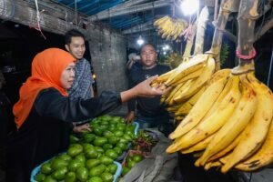 Khofifah Borong Pisang, Branding Lumajang sebagai Kota Pisang Makin Kuat