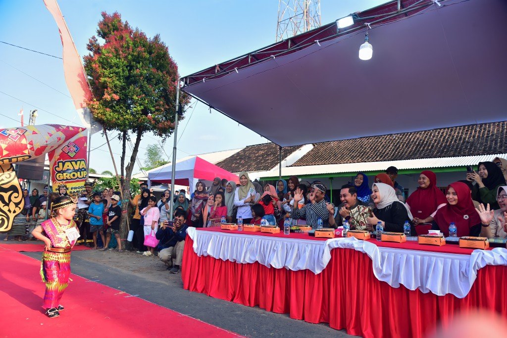 Kraton Fashion Carnival 2025: Dari Sampah Menjadi Karya, Desa Tunjukkan Kreativitas Tanpa Batas