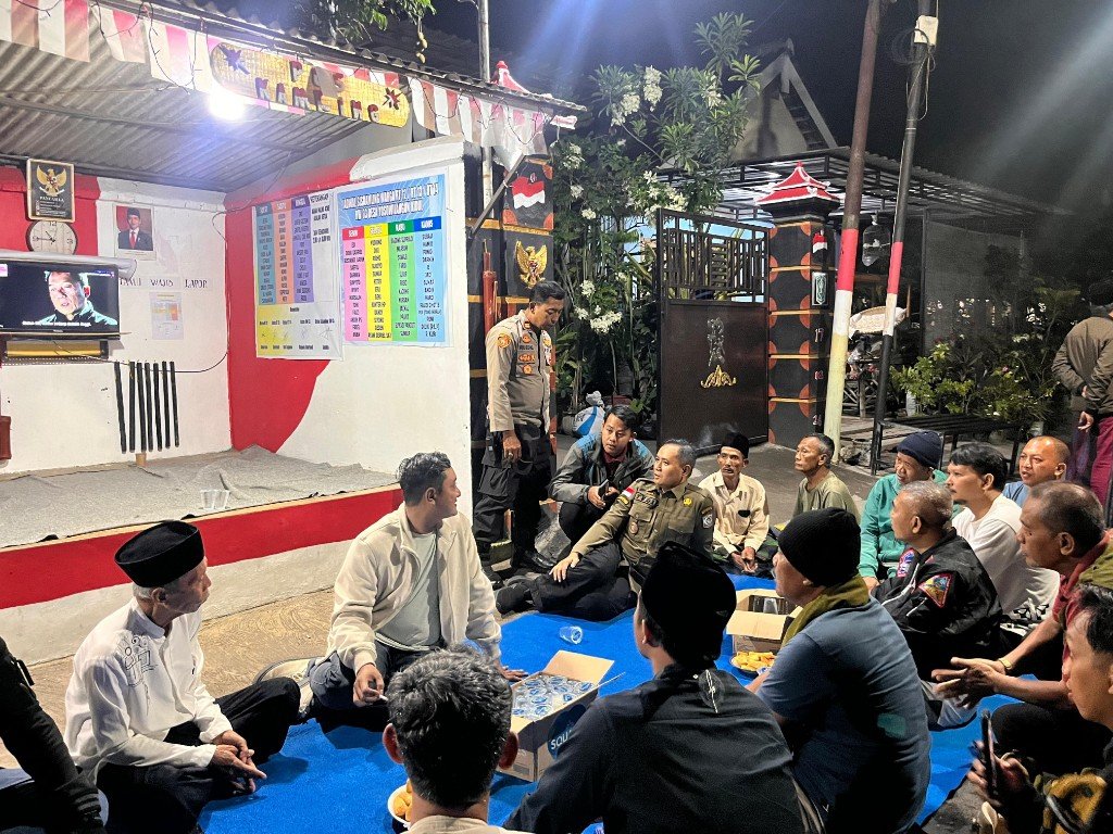 Patroli Malam di Rowokangkung, Mas Yudha Tekankan Pentingnya Poskamling
