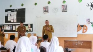 Sekda Lumajang Agus Triyono Kembali ke SMPN 1 Tempeh, Beri Inspirasi untuk Siswa