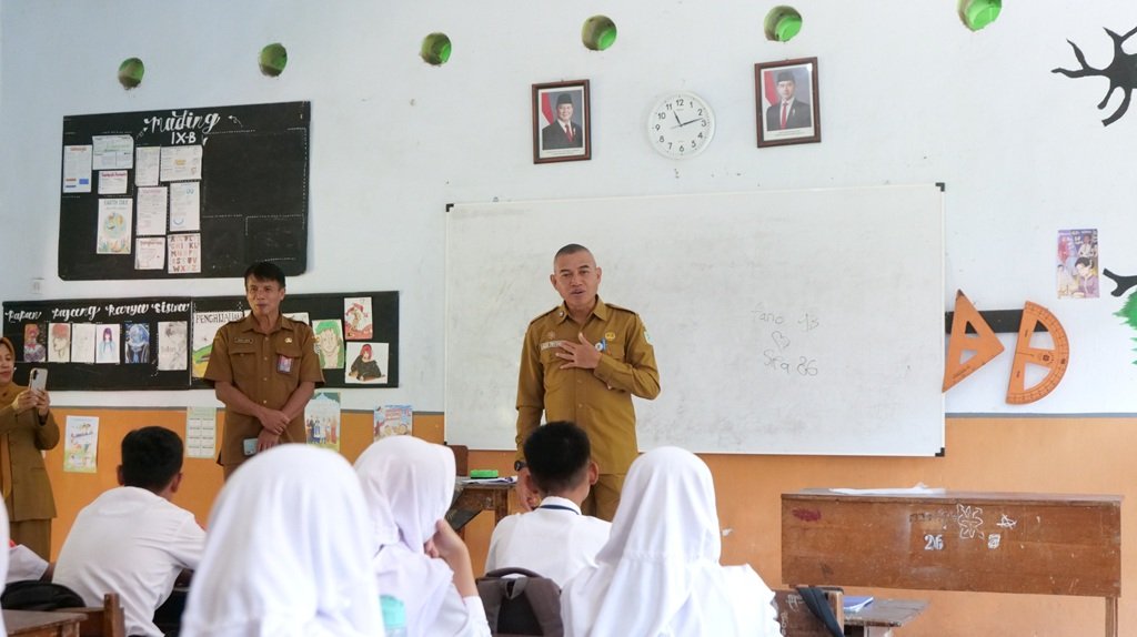 Sekda Lumajang Agus Triyono Kembali ke SMPN 1 Tempeh, Beri Inspirasi untuk Siswa