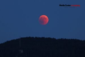 Fenomena Gerhana Bulan Total, Keindahan Langit yang Memikat Dunia