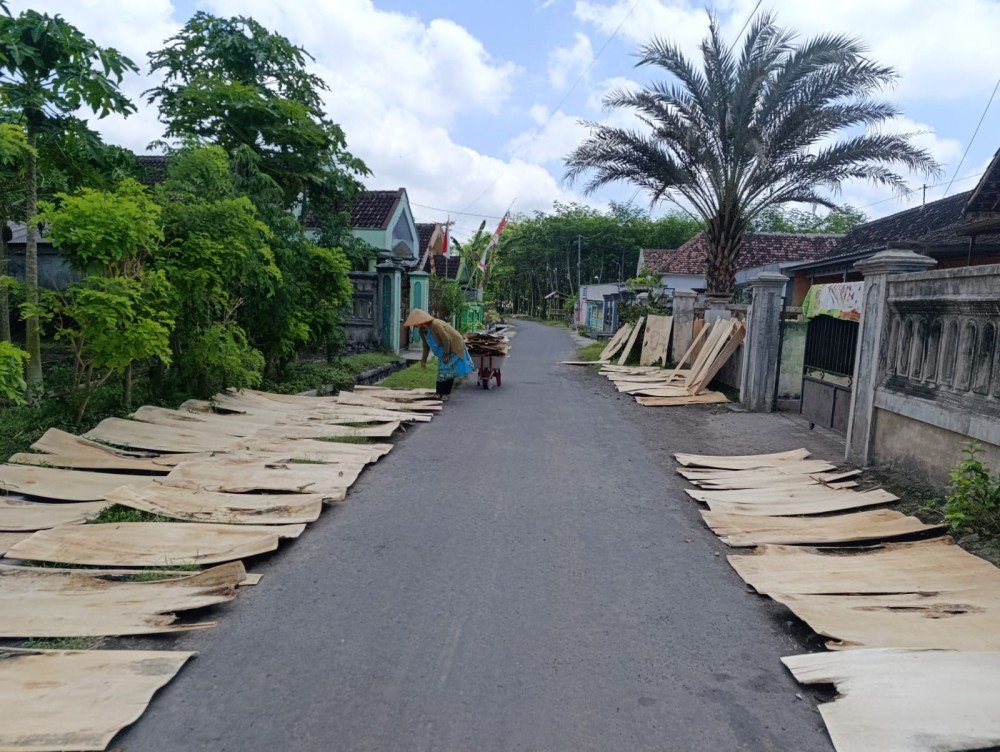 Usaha Repair Kayu Jadi Penopang Ekonomi Warga Kebonan