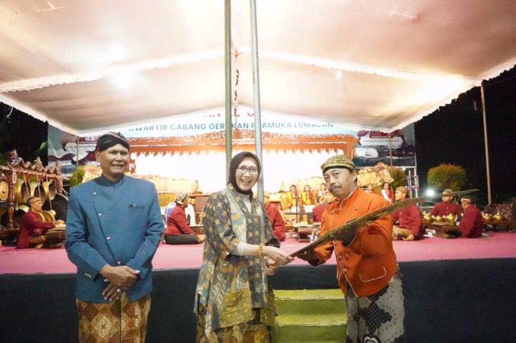 Pagelaran Wayang Kulit di Lumajang Dongkrak UMKM dan Ekonomi Kreatif