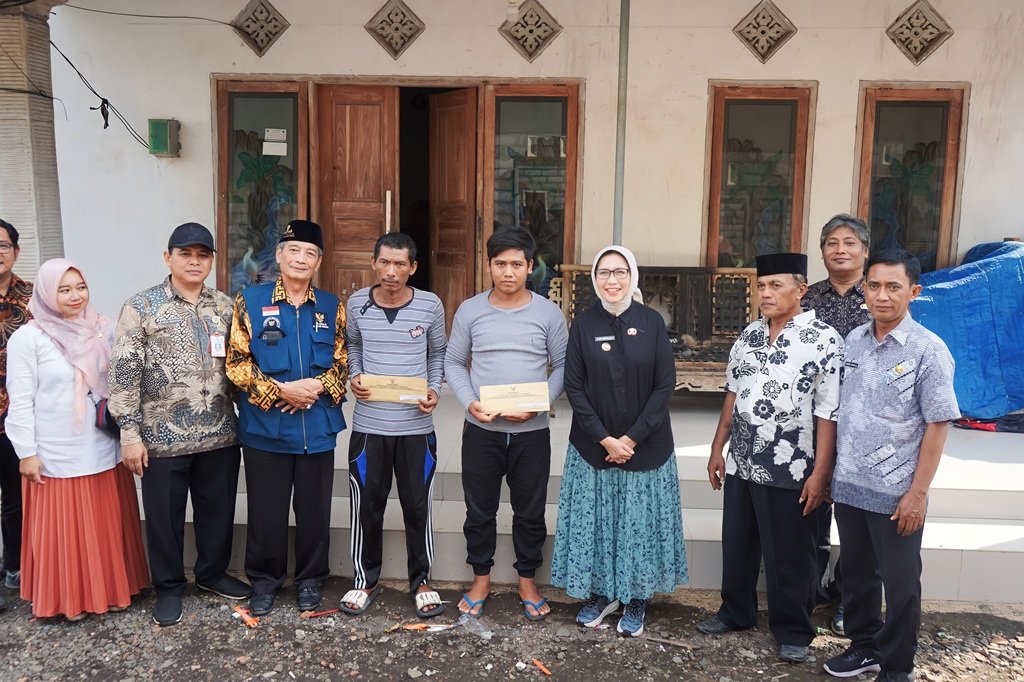 Bupati Lumajang Salurkan Bantuan untuk Korban Kebakaran di Klakah