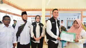 Tak Perlu Antre! Urus Adminduk Kini Semudah Ikut 'Setor Madu' di Lumajang