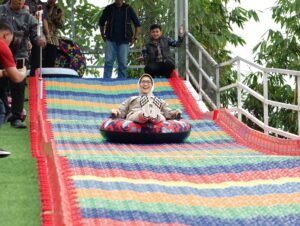 Rainbow Slide Hadir di Glagaharum, Ikon Wisata Baru di Kaki Gunung Semeru