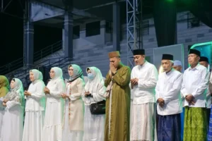 Ribuan Santri Lumajang Bersatu dalam "Lumajang Berselawat", Bunda Indah: Santri Garda Moral Bangsa