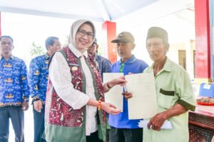 Ratusan Warga Lumajang Terima Sertifikat Tanah, Bupati: Jangan Hanya Jadi Aset Ekonomi