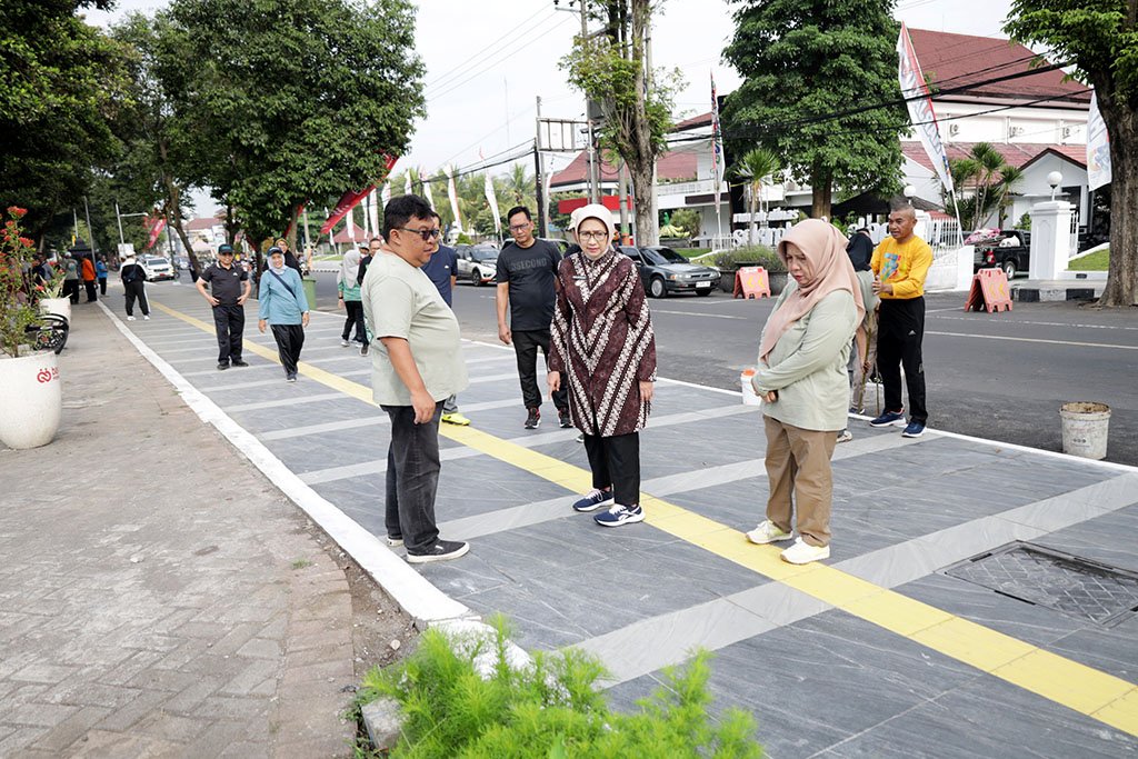 Bupati Minta Warga Saling Jaga Alun-Alun Lumajang Biar Tetap Nyaman