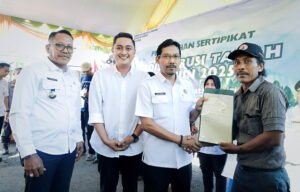 317 Warga Bades Terima Sertifikat Tanah