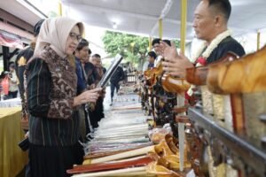 Pameran Tosan Aji Nusantara Digelar di Pendopo Lumajang