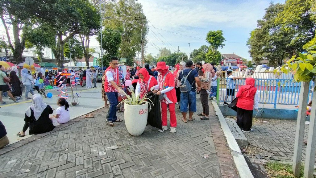 Kerja Bakti CFD Lumajang Perkuat Peran Alun-Alun sebagai Wajah Daerah dan Ruang Ekonomi Rakyat