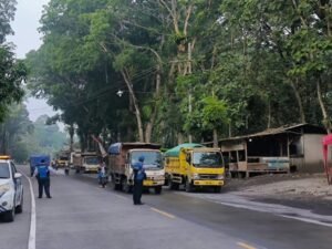 Dishub Lumajang Siagakan Petugas di Pos Jatian, Tertibkan Truk Pasir yang Melanggar Jam Operasional