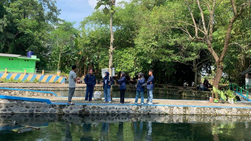 Pengembangan Sumber Tiyo: Sinergi Pemerintah Desa dan Mahasiswa untuk Destinasi Wisata Unggulan