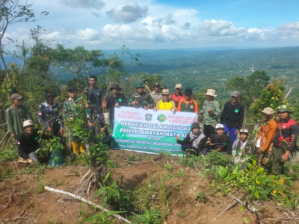 500 Pohon Ditanam di Puncak Sriti, Warga Tamanayu Bergerak Atasi Krisis Air Bersih