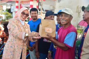 DWP Lumajang Bagikan 2.040 Paket Takjil untuk Warga