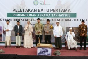 Bupati Lumajang Letakkan Batu Pertama Asrama Takhassus untuk Santri Pesantren Kyai Syarifuddin