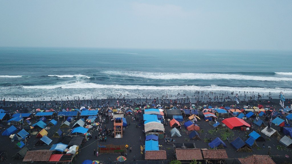 Efek Domino Lebaran Ketupat: Ekonomi Mikro di Pesisir Selatan Lumajang Melaju Pesat
