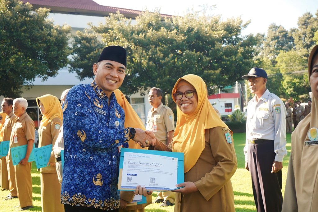 Apresiasi Pengabdian Puluhan Tahun, Pemkab Lumajang Beri Penghargaan Khusus bagi 27 PNS Purna Tugas