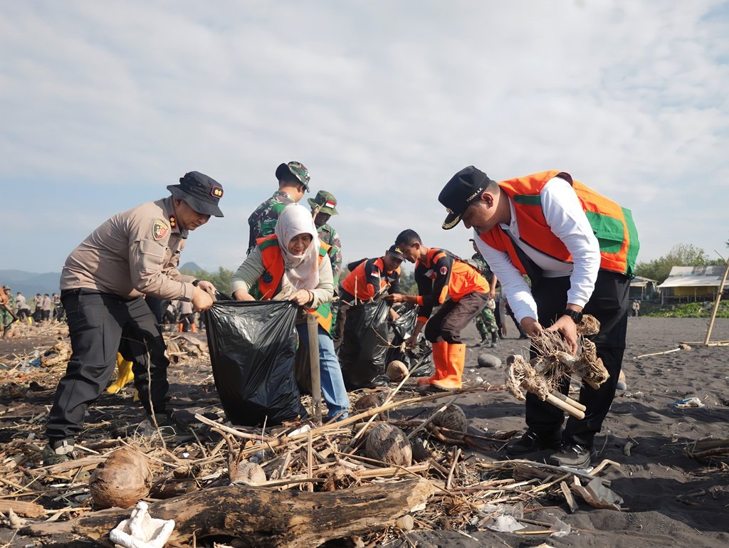 Pulihkan Estetika Pantai Bambang, Pemkab Lumajang Dorong Transformasi Tata Kelola Sampah Wisata