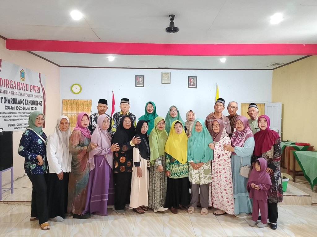 Penuh Semangat! PWRI Pasirian Luncurkan Sekolah Lansia Tangguh (Selantang)