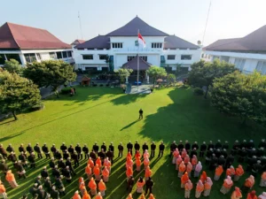 Pimpin Upacara, Bupati Lumajang Minta ASN Responsif dan Cepat Adaptasi Hadapi Perubahan Ekonomi