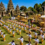 Piodalan Pura Mandara Giri Semeru Agung 2026: Refleksi Tri Hita Karana dan Episentrum Harmoni Lintas Agama di Senduro