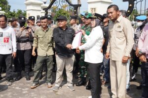 Kawal Program Makan Bergizi Gratis, Aliansi Masyarakat Serahkan Pakta Integritas ke DPRD Lumajang