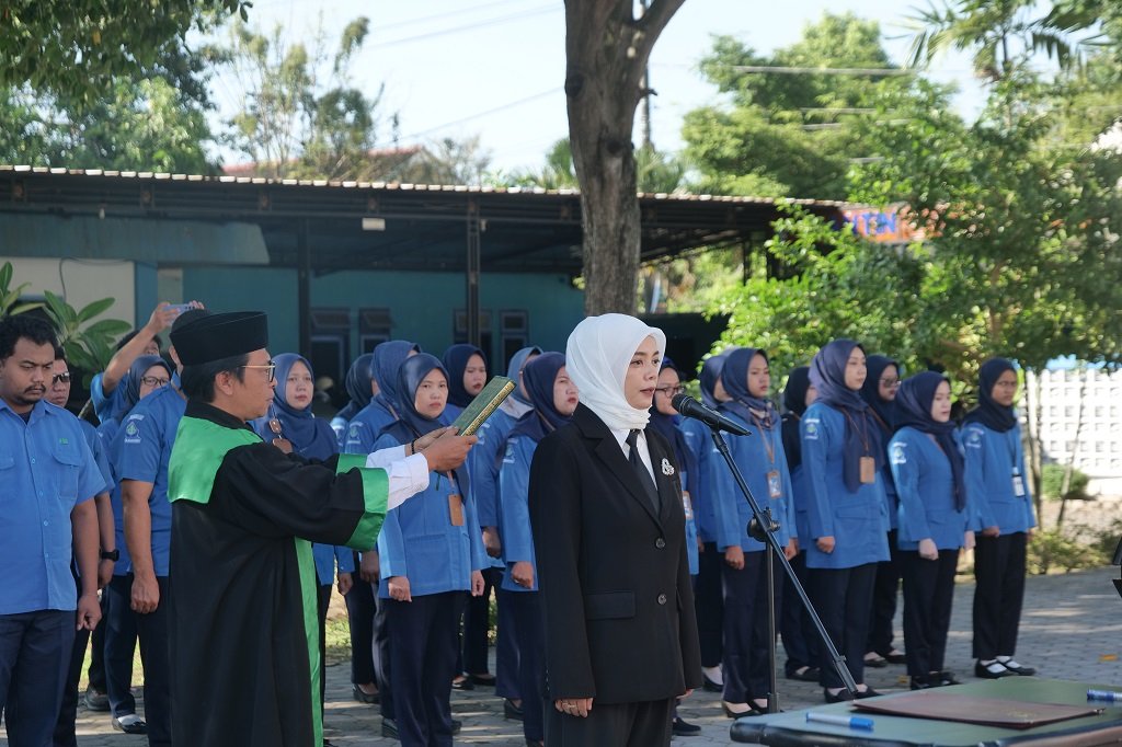 Lantik Nur Aisyah Berlian Jadi Direktur PERUMDAM Tirta Mahameru, Bupati Minta Pelayanan Air Bersih Harus Cepat dan Profesional